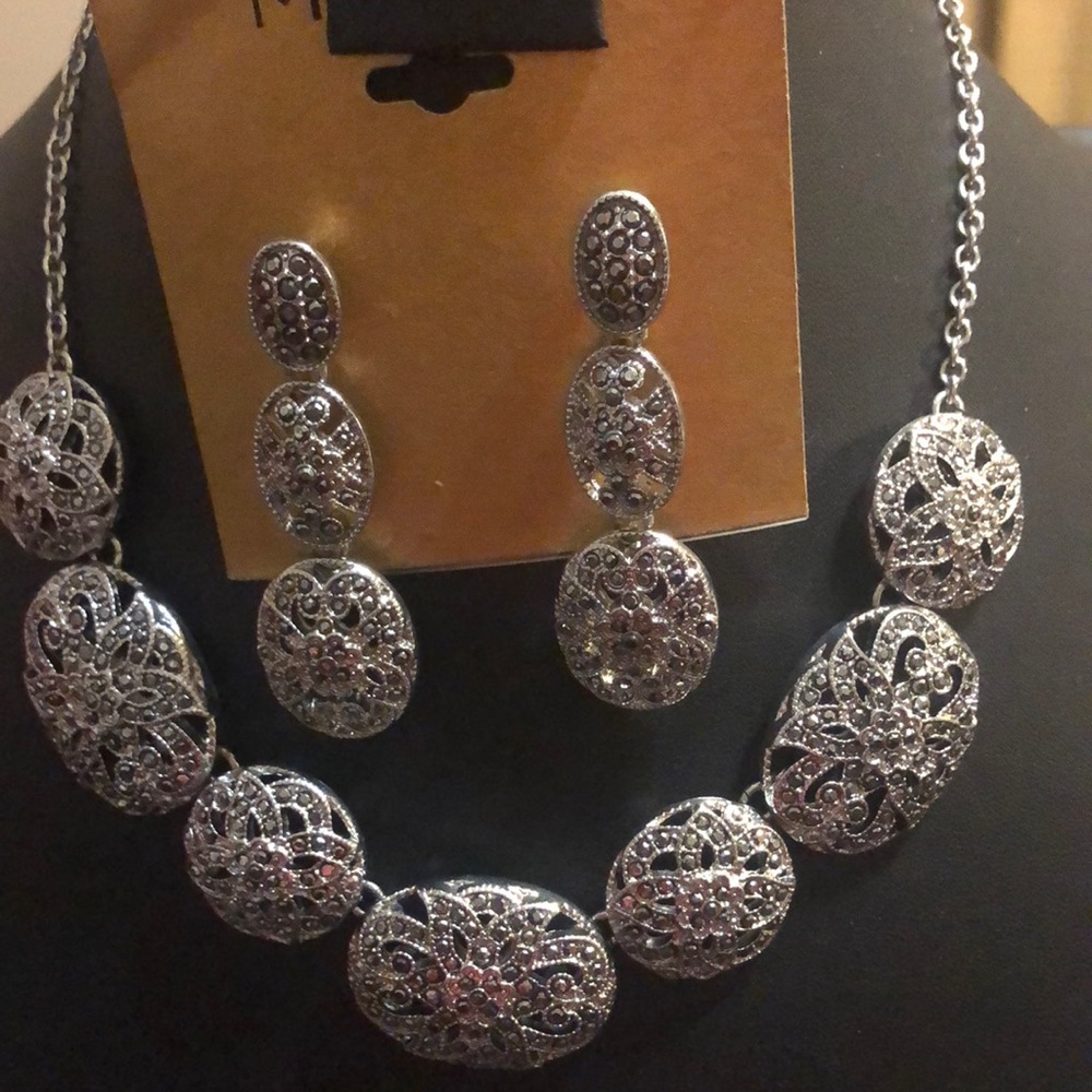 Beautiful necklace set